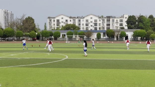 红军小学红星女足足球队赴温江开展活动