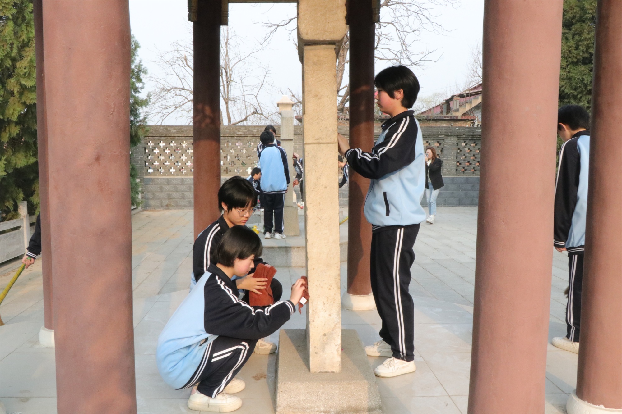 河北阜平组织开展清明祭英烈活动