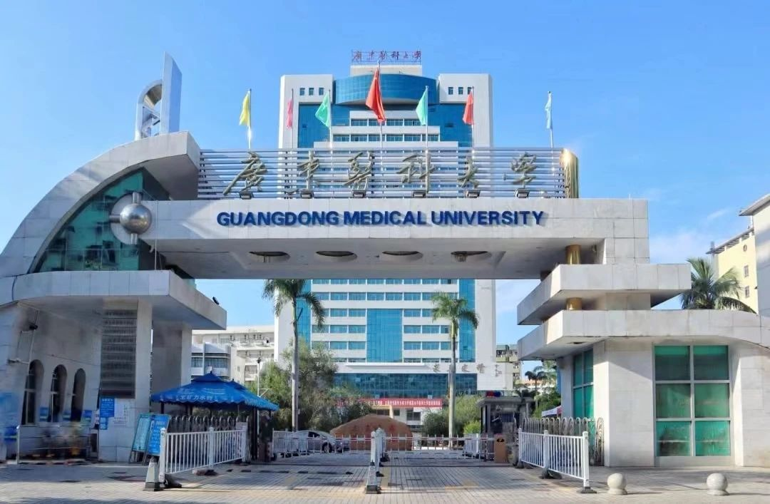 湛江校区东莞校区(学校供图,央广网发)漫步校园,明镜湖,映月湖碧波