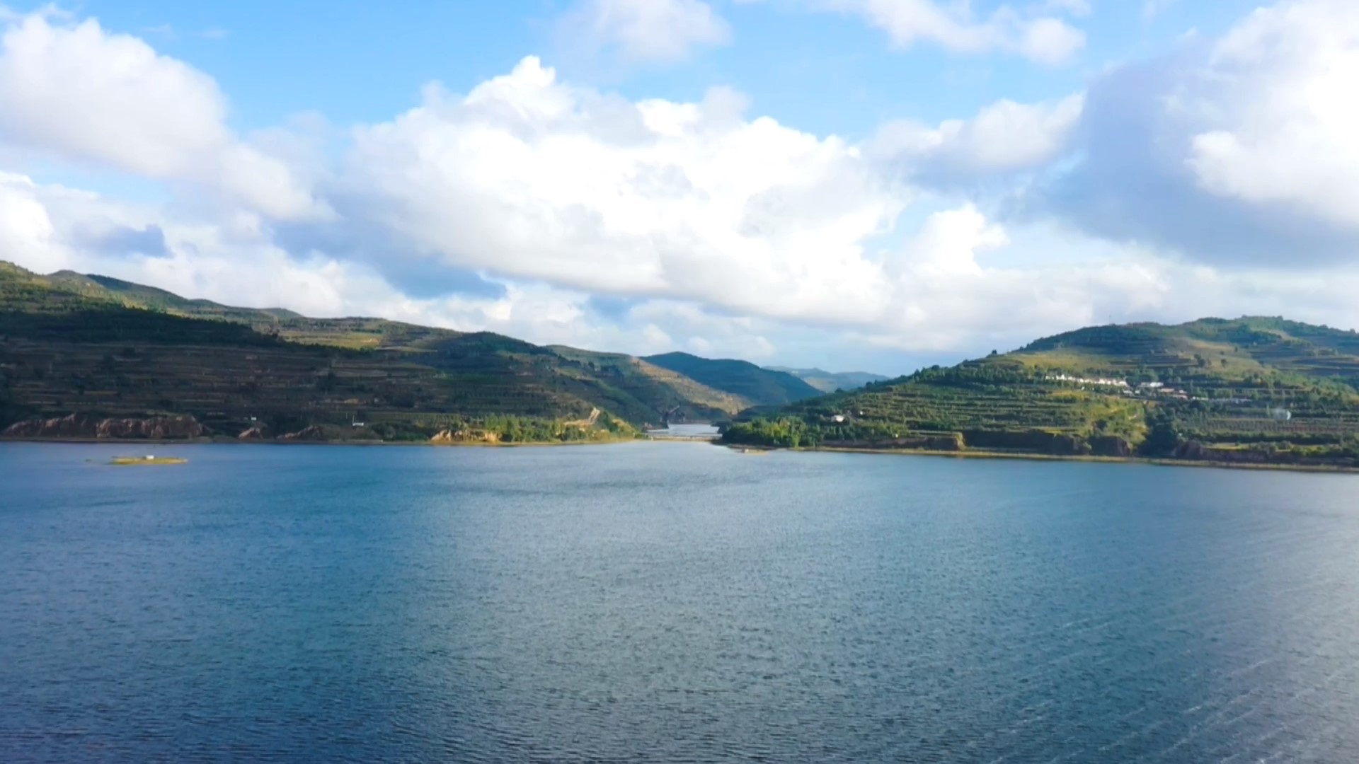 甘肃静宁持续开展人居环境整治绘制美丽乡村新画卷