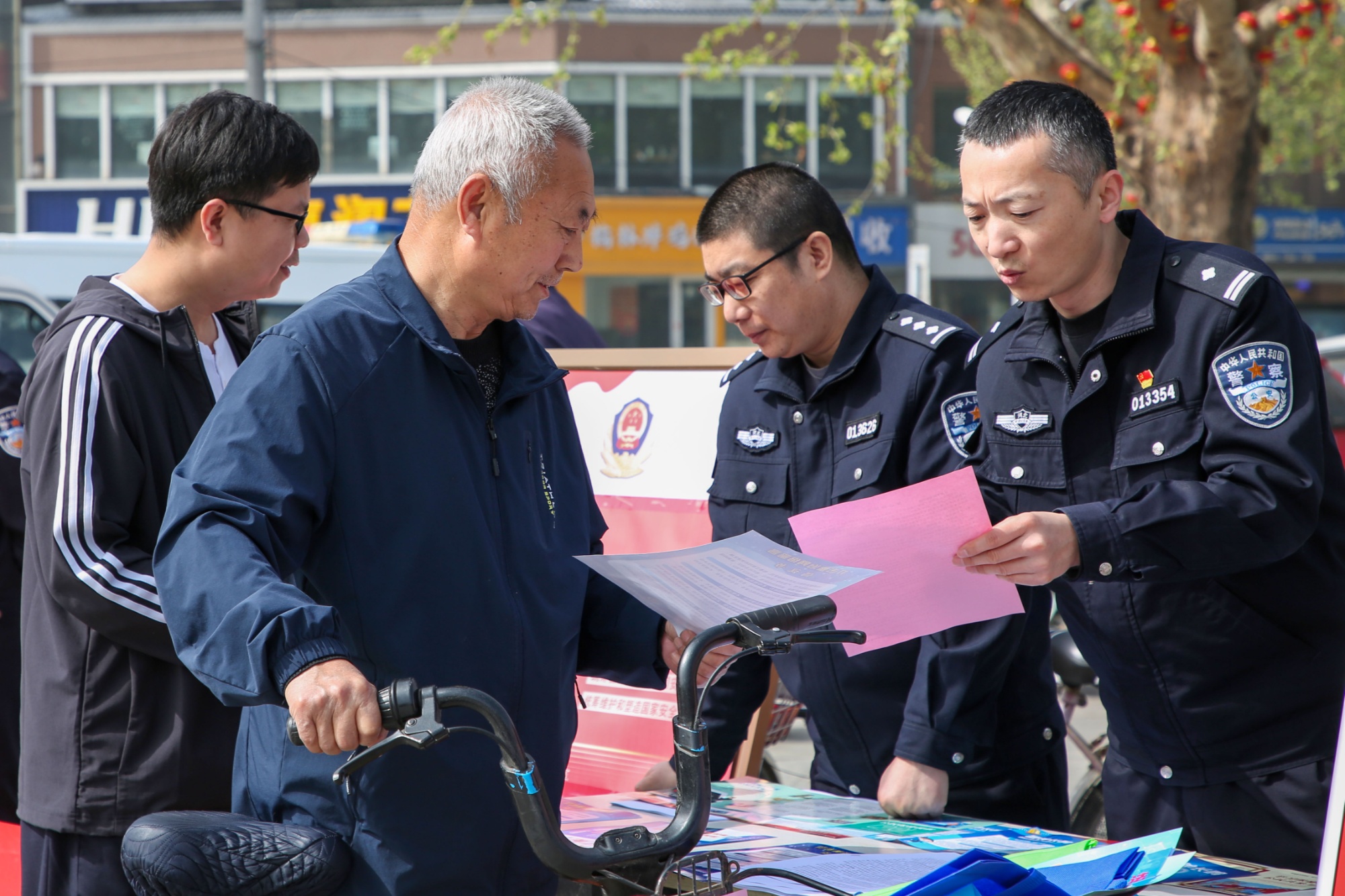 晋州市举行全民国家安全教育日普法宣传活动