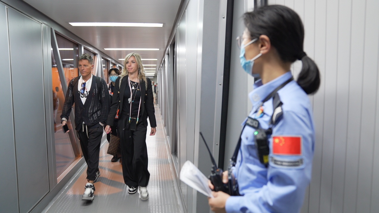 重庆机场口岸出入境人员双向递增