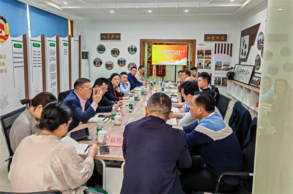 专题协商议事活动许惠忠作为太仓市政协委员,双凤镇商会会长,多年致力