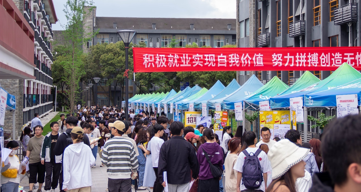 成都东软学院校服图片