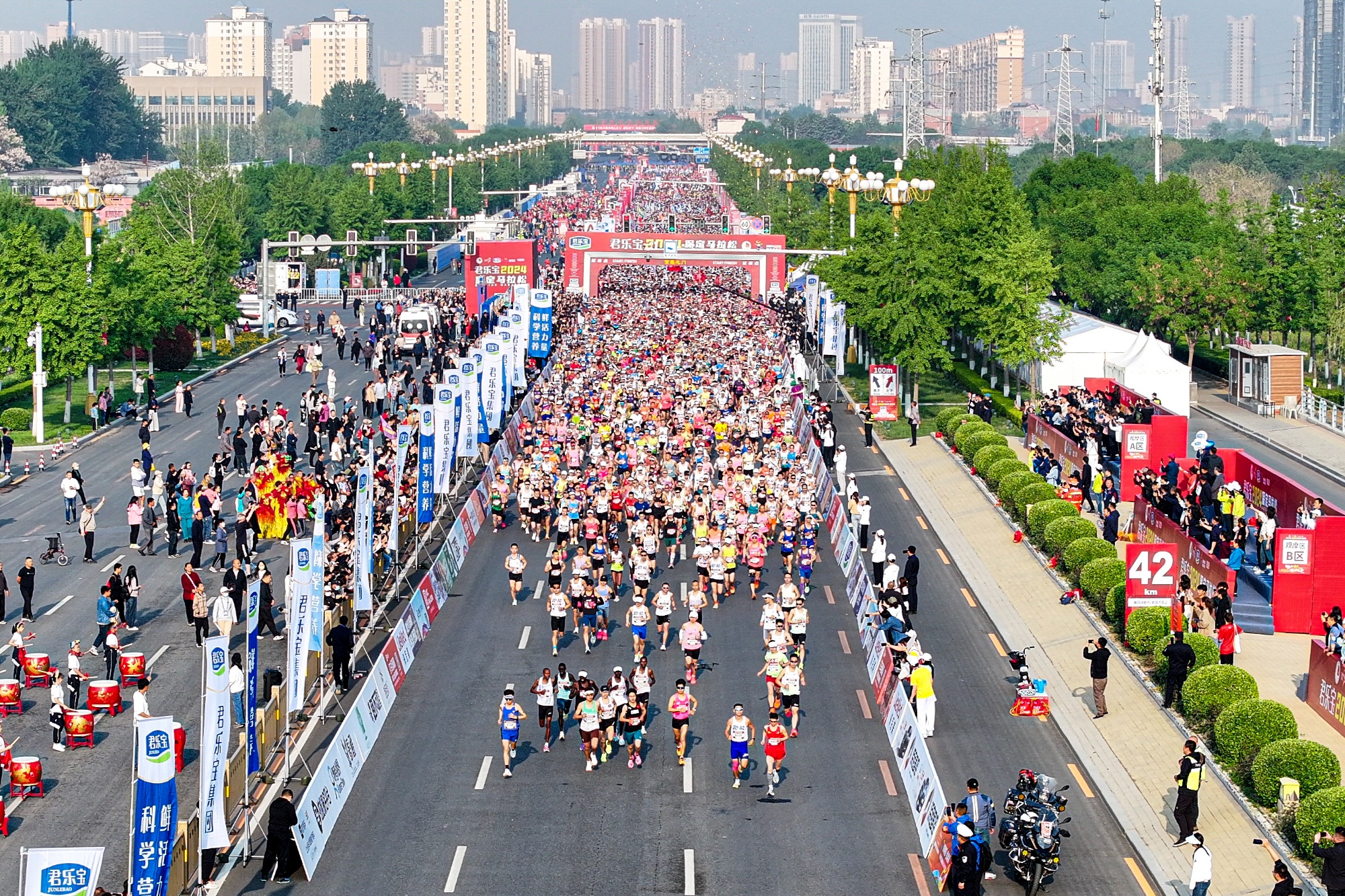 2024保定马拉松鸣枪开跑
