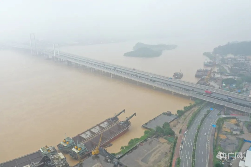 佛山九江大桥4名失联人员暂未被找到 雨天搜救难度增加