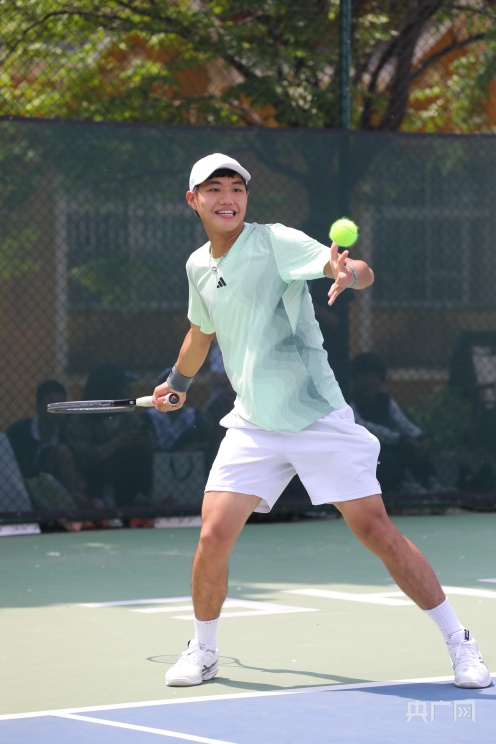 2024年中国中学生网球联赛揭幕战在郑州开打