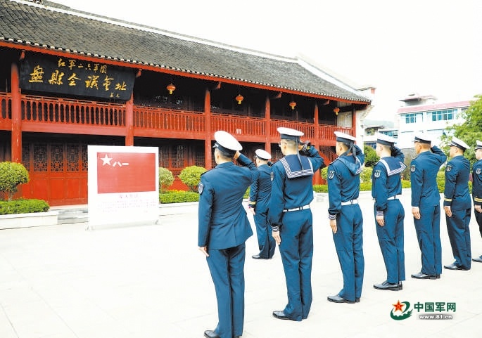 海军六盘水舰官兵赴贵州省六盘水市开展城舰共建回访活动
