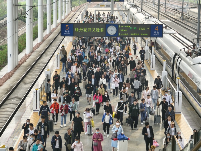 “五一”假期前一天 国铁集团郑州局预计发送旅客75.5万人次