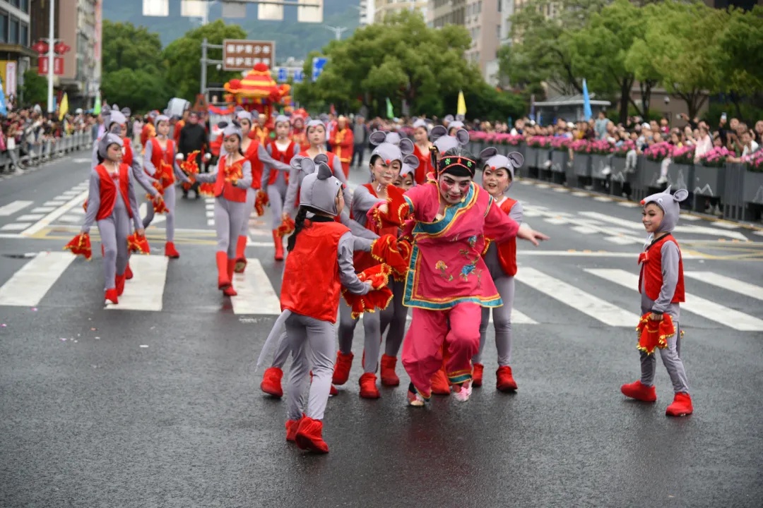 非遗民俗文化巡游现场(央广网发  乐清市委宣传部供图)据统计,乐清