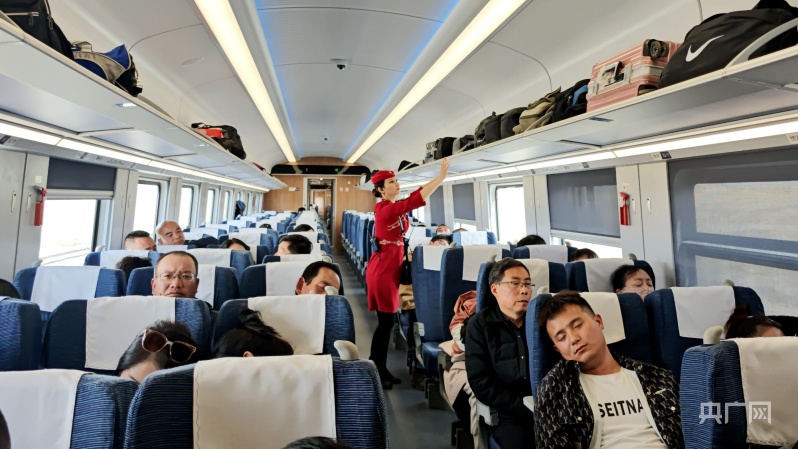 青春向上丨青藏铁路复兴号上的90后列车长