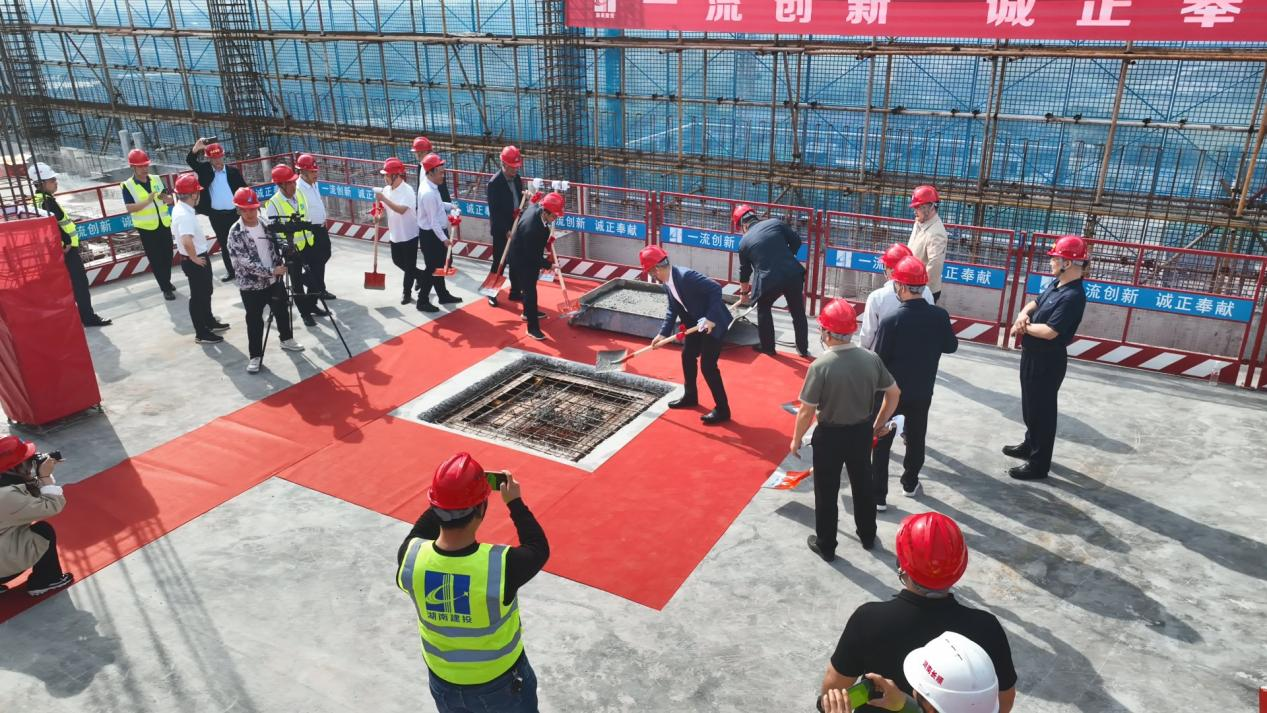湘乡健康产业园一期建设项目主体结构封顶