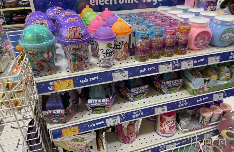 解压玩具“史莱姆”包装酷似酸奶引质疑  玩具吸睛的同时如何保障安全？