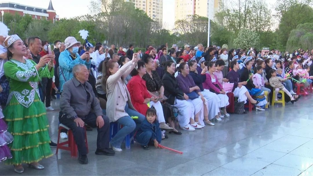 塔城市百日文化广场活动启动
