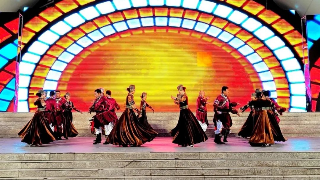 塔城市百日文化广场活动启动