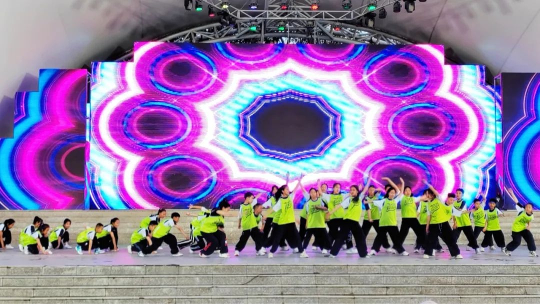 塔城市百日文化广场活动启动