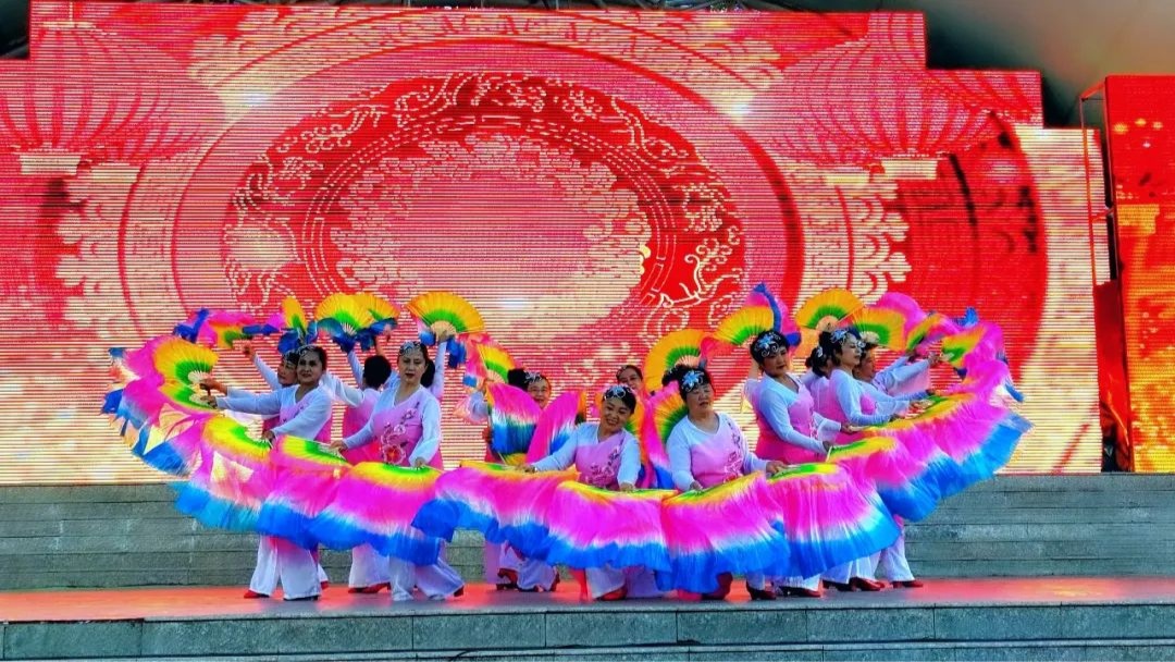 塔城市百日文化广场活动启动