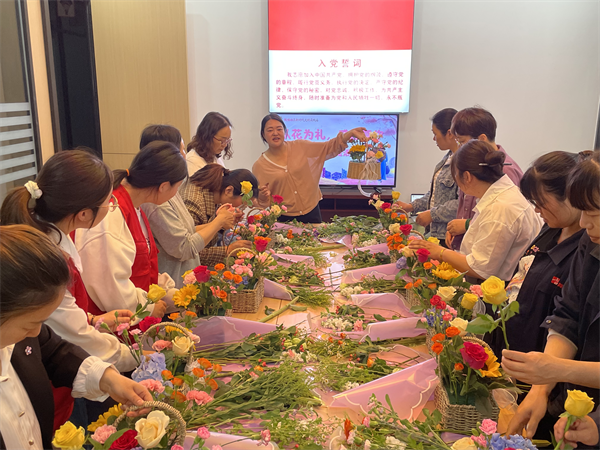 泰兴市鼓楼社区开展母亲节主题活动