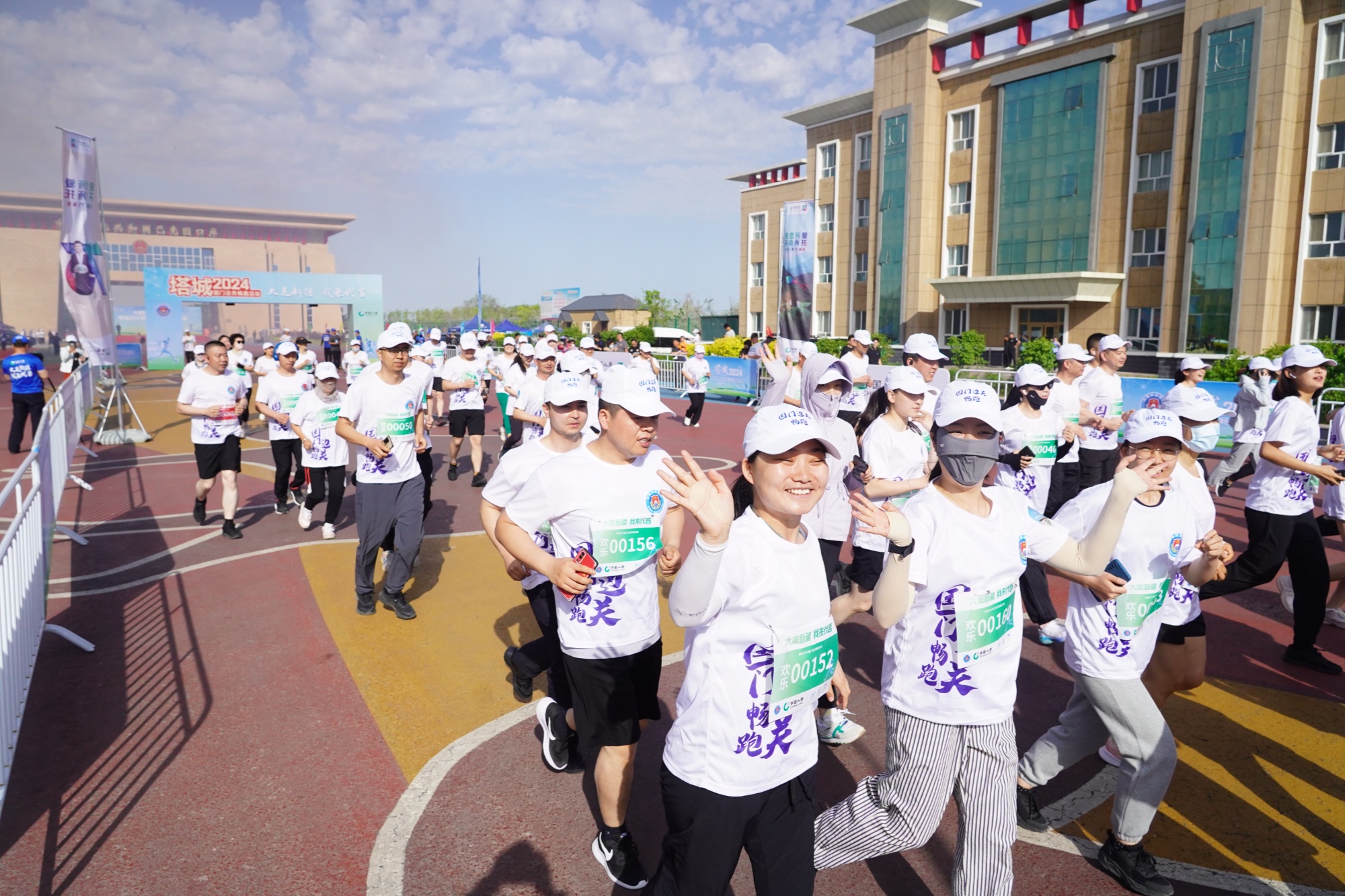 "大美新疆·我来代言"塔城举办畅跑活动