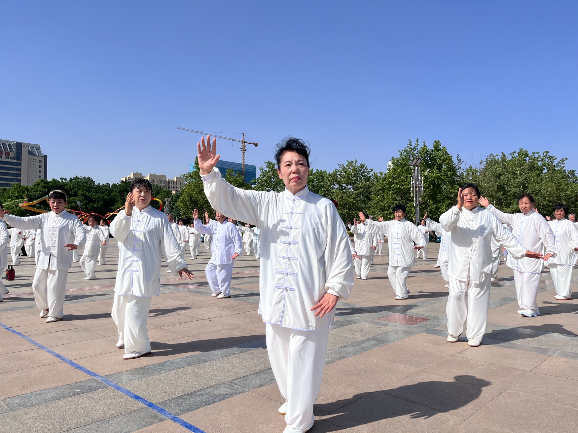 BOB半岛·体育官方平台保定莲池区：全民健身氛围浓 迸发城市新活力(图2)