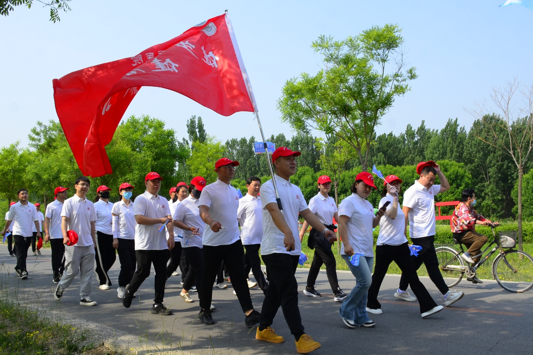 河北定兴:"万步有约"健走大赛 共赴健康之约