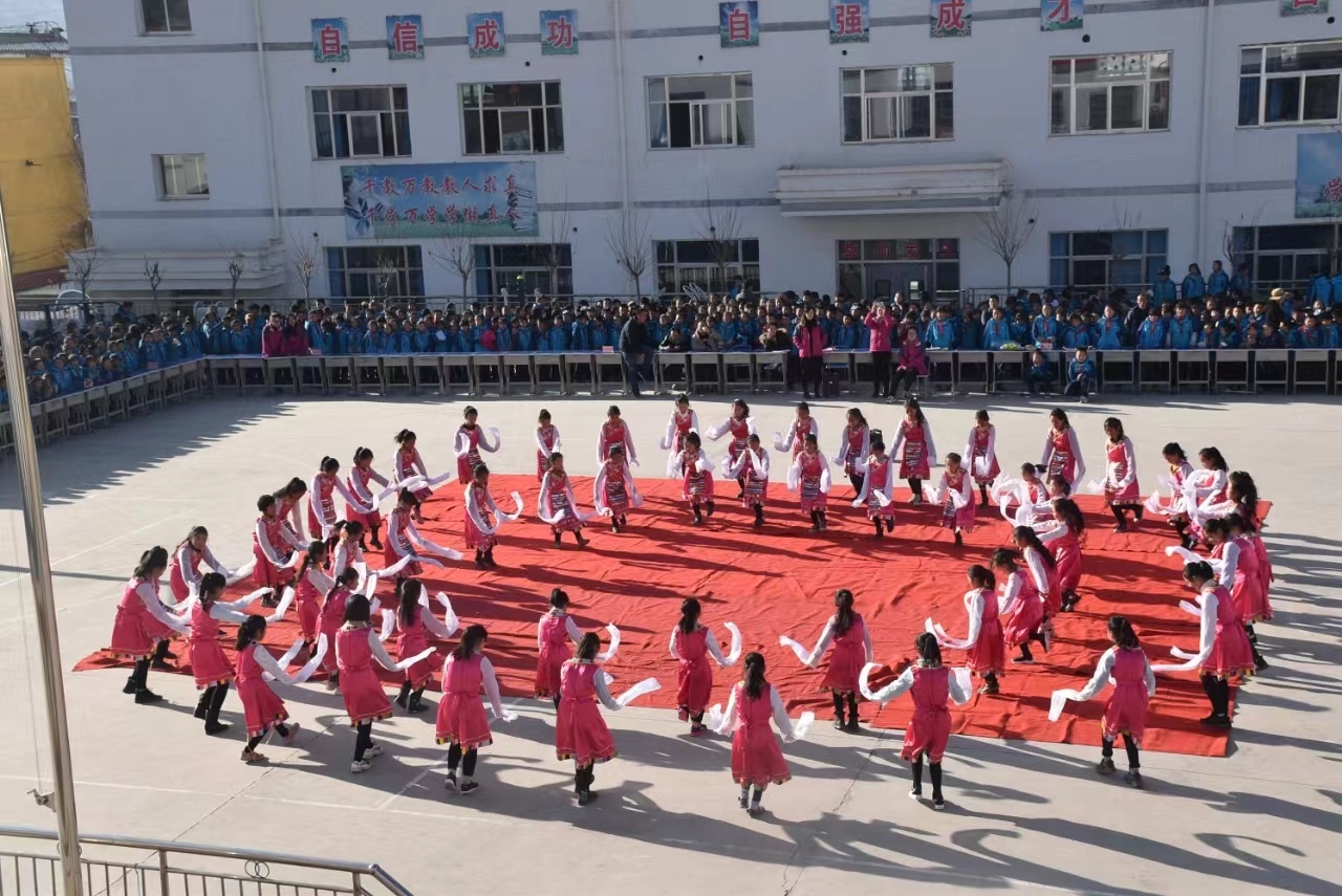 社团活动节目表演(岷县融媒体中心供图)像岷县茶埠镇中心小学,蒲麻镇