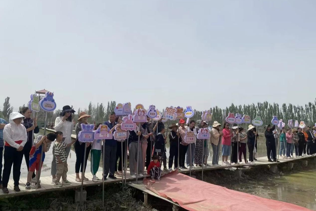 首页>地州时讯> 活动现场  (陈泉  摄)近日,2024年温宿县托乎拉乡第二