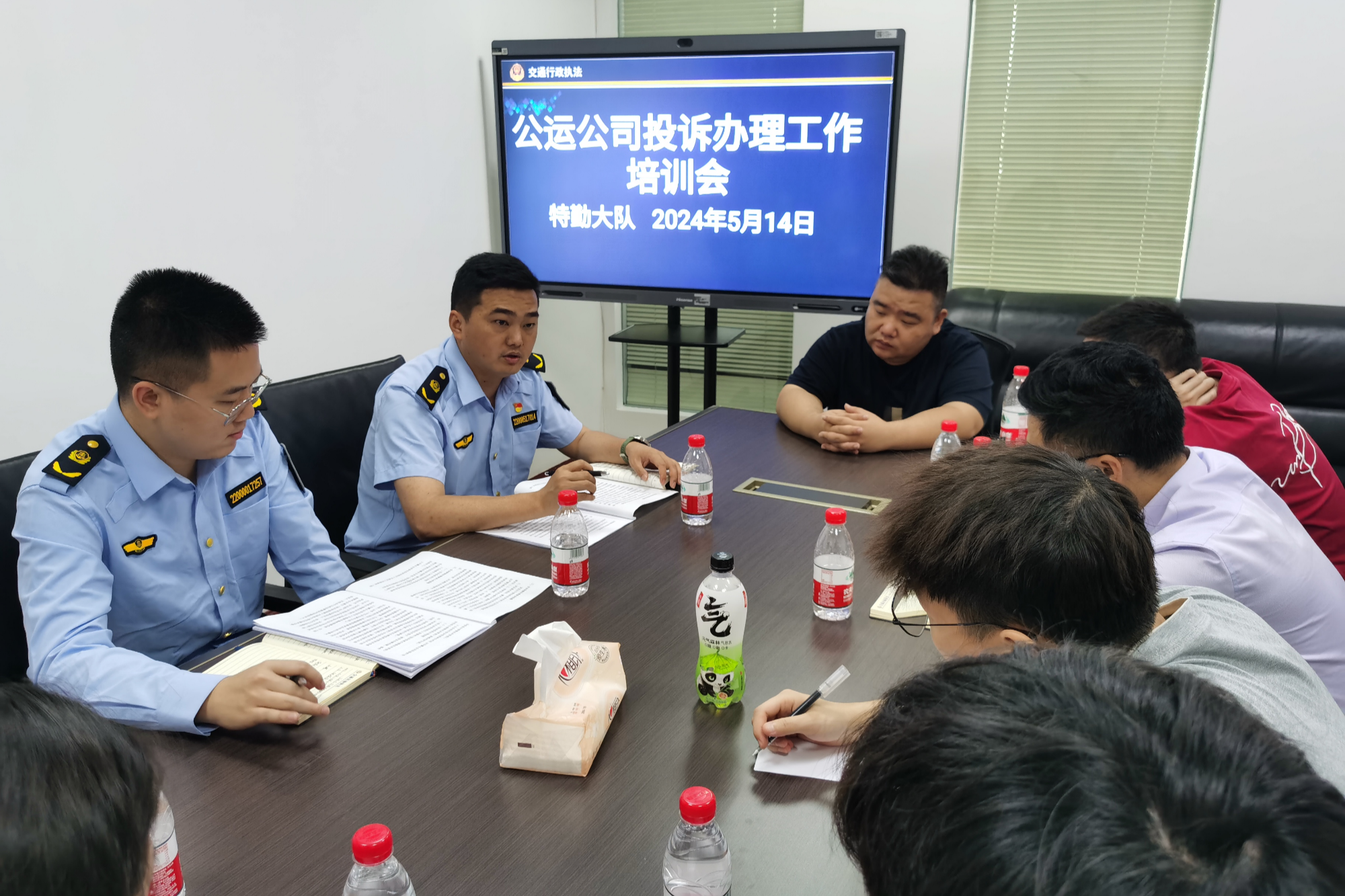 重庆市交通执法部门“请进来+走出去”提升企业管理服务质量