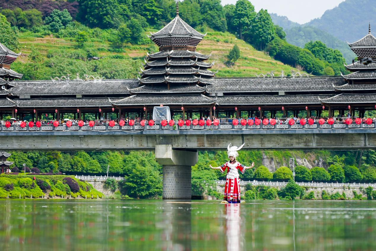 湖南绥宁:欢庆苗族四月八姑娘节 传承非遗文化