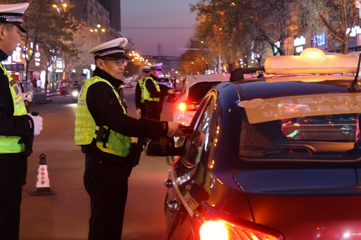 绥化交警支队郭凯简历图片