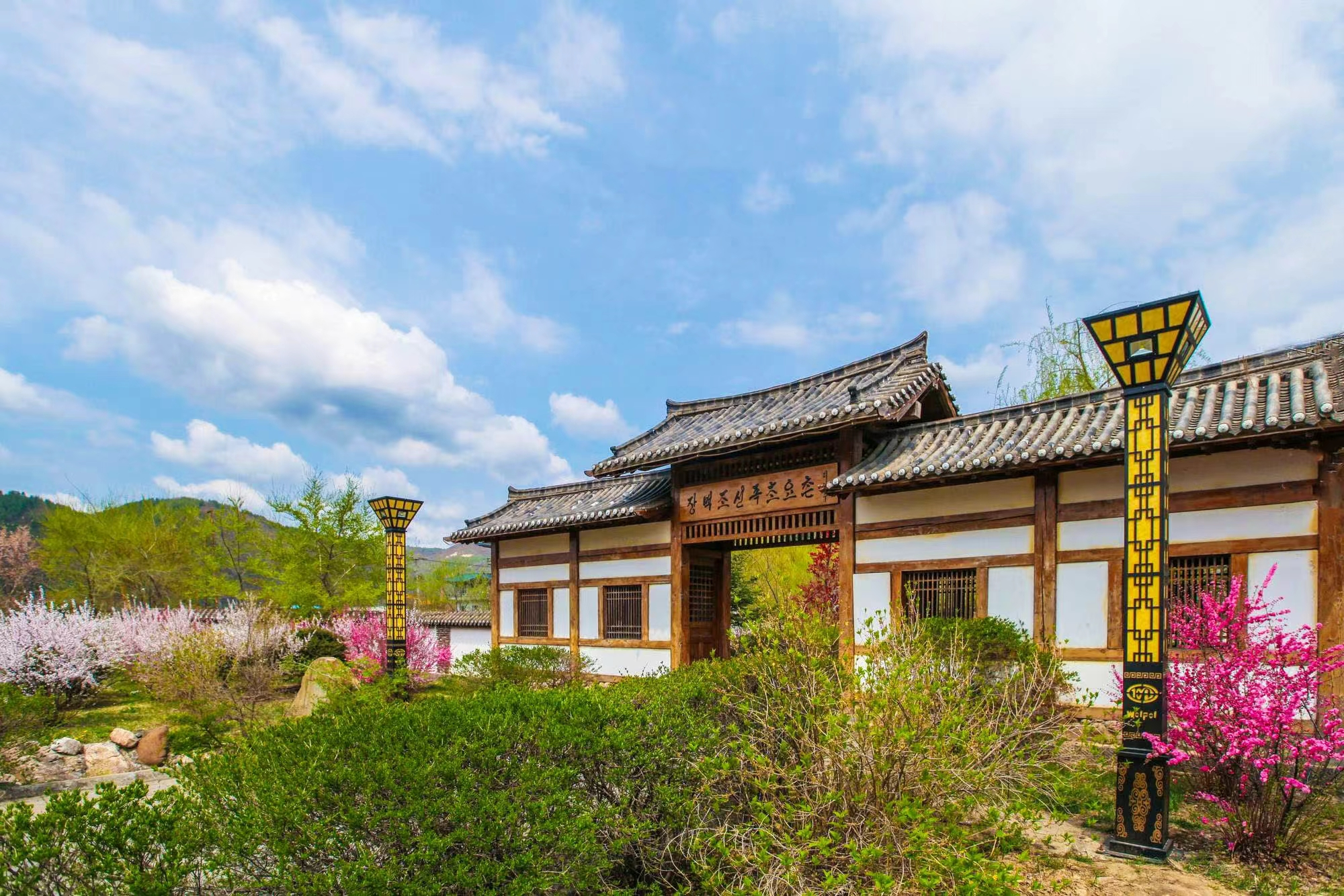 吉林长白:"彩带"绵延山水间 兴边富民展新颜