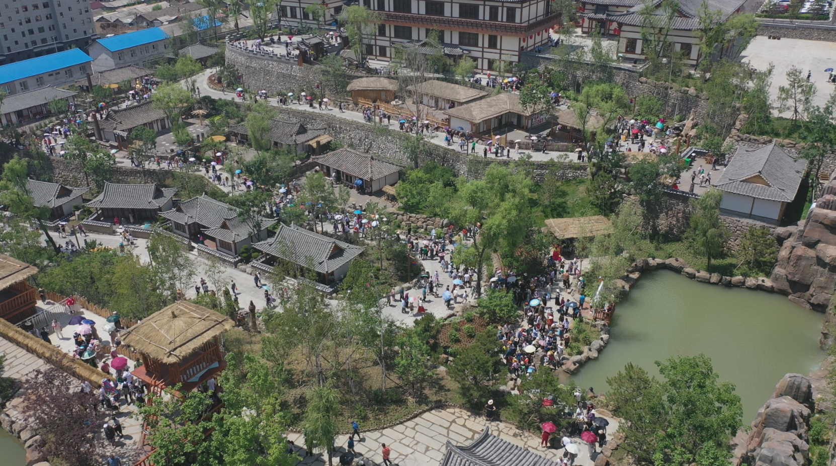 吉林长白:"彩带"绵延山水间 兴边富民展新颜