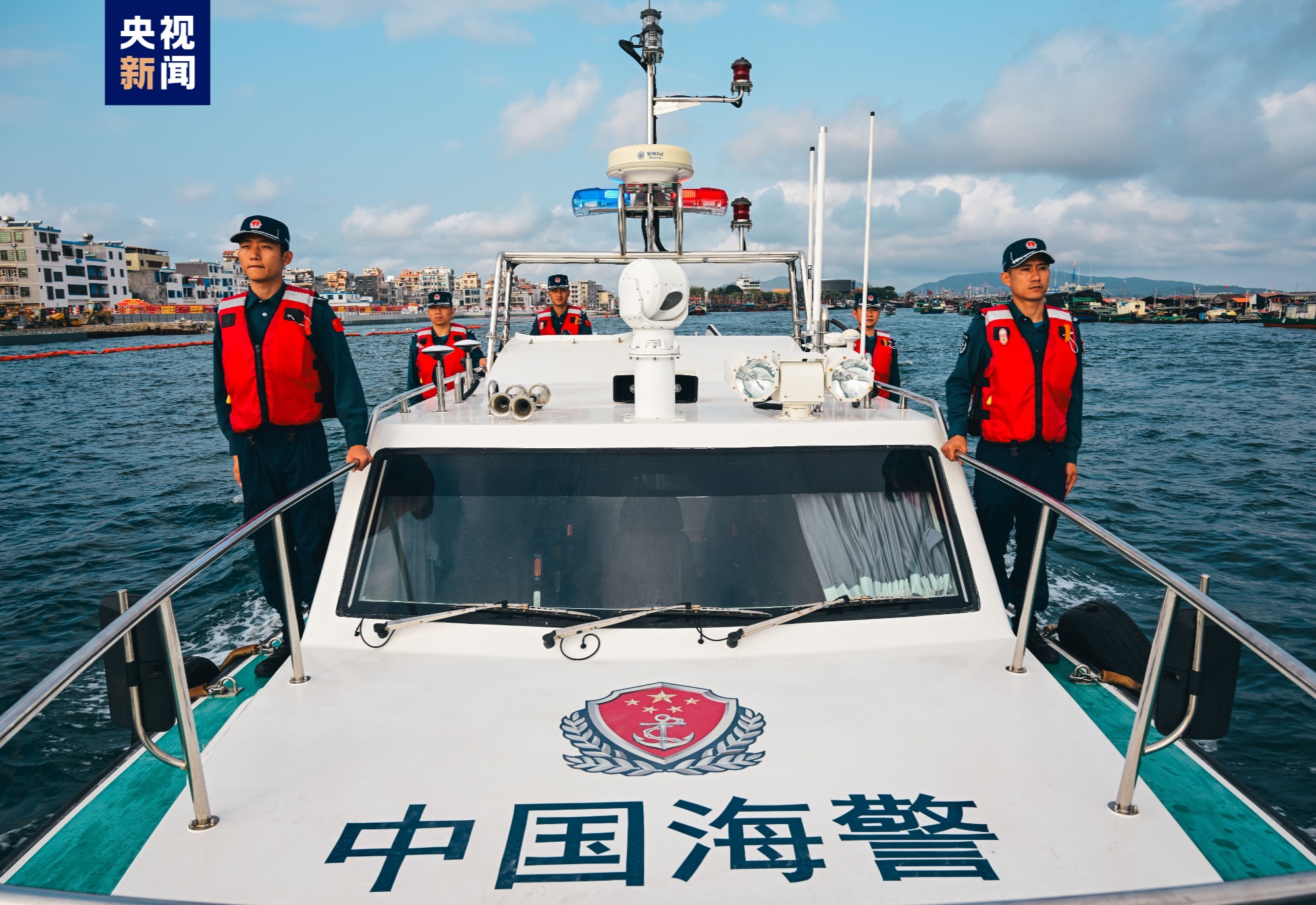 中国海警局南海分局统筹海区海上执法力量,强化巡逻管控,严格落实伏季