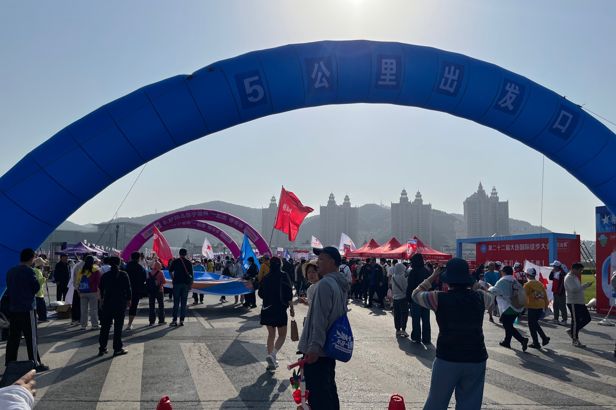 "10万 "徒步爱好者丈量大连春日风光