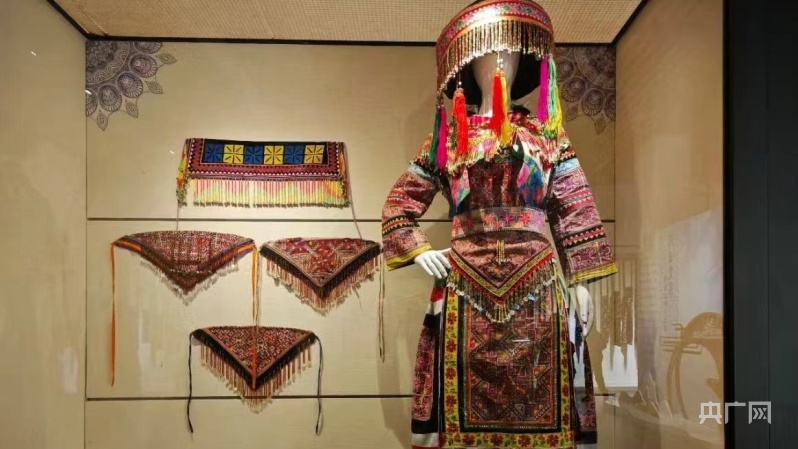云南省博物馆民族服饰展探寻“穿在身上的历史”_央广网