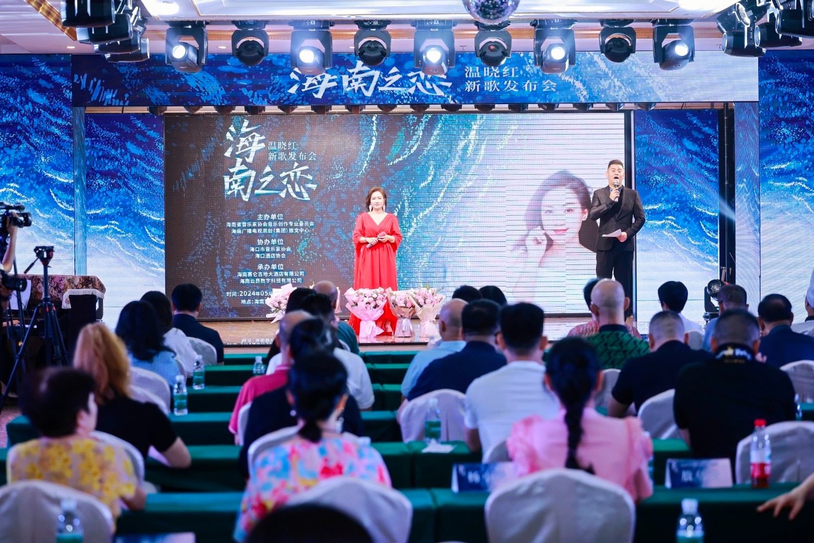 主办方供图)《海南之恋》的词曲作者分别是熙明朝鲁,乌兰托嘎,由歌 