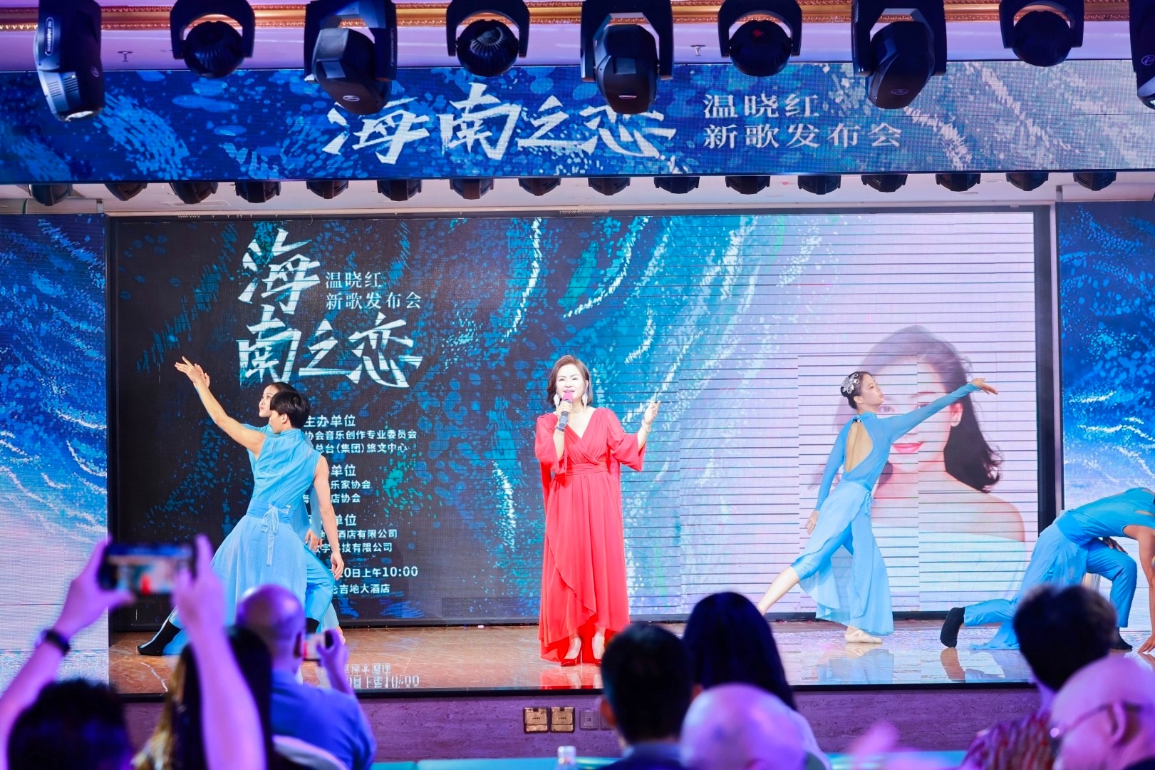 《海南之恋》的词曲作者分别是熙明朝鲁,乌兰托嘎,由歌手温晓红倾情