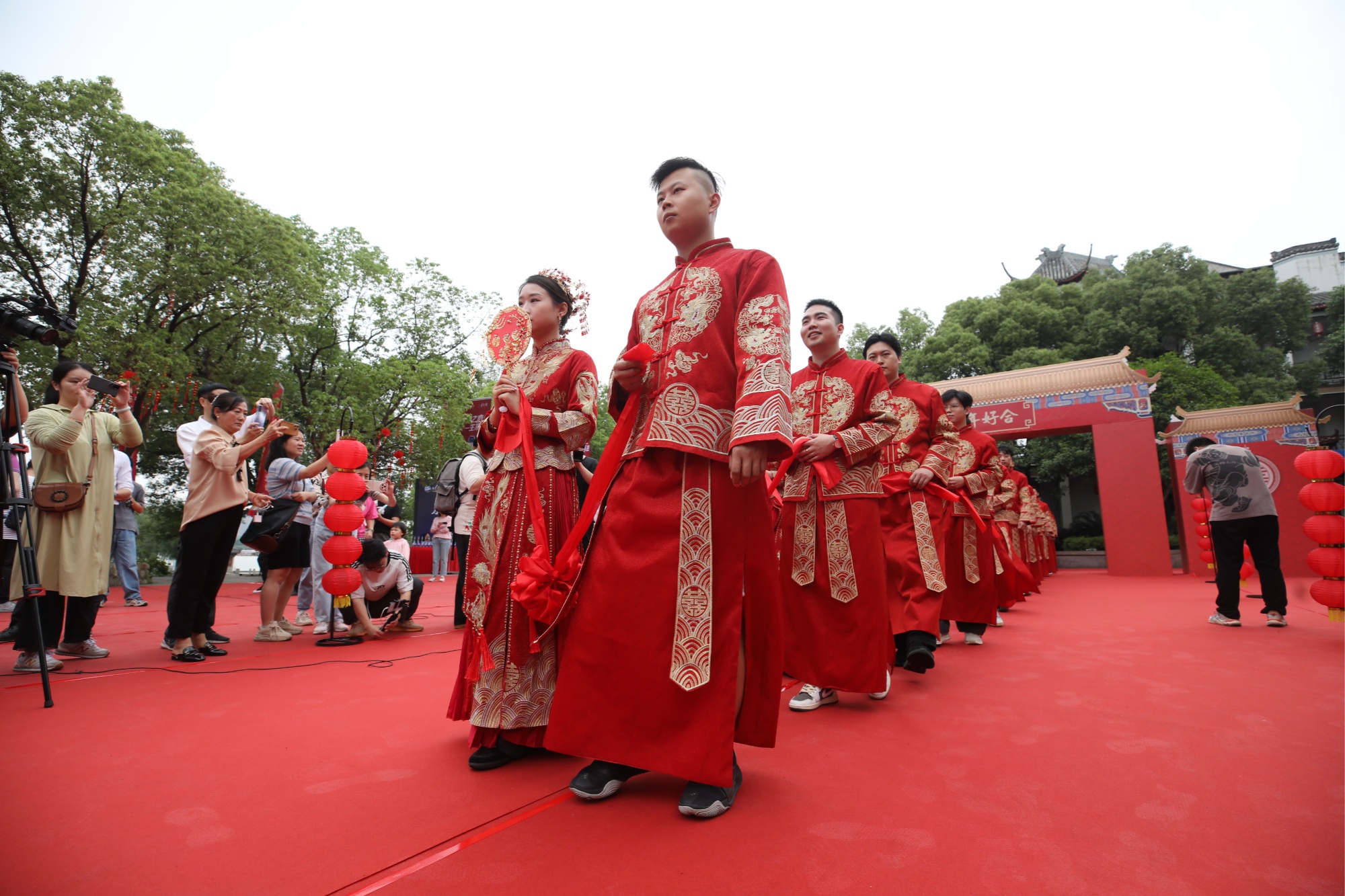 江西南昌:集体婚礼共赴中式浪漫之约