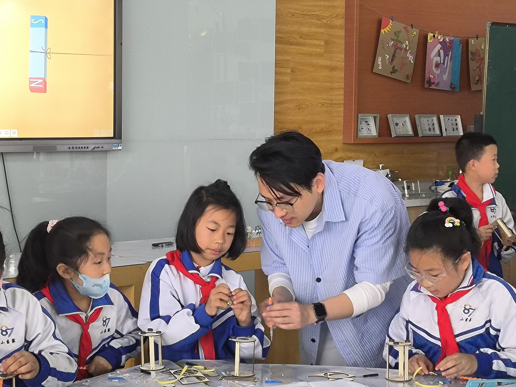 吉林民盟举办"未来科学家"公益活动