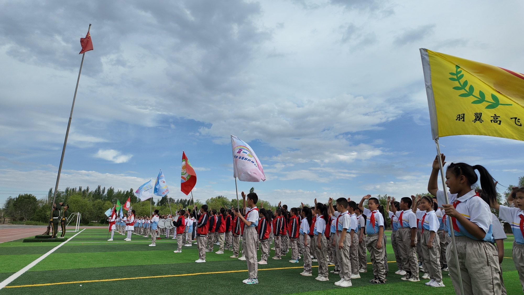 一四四团中学举办科技艺体节系列活动庆"六一"