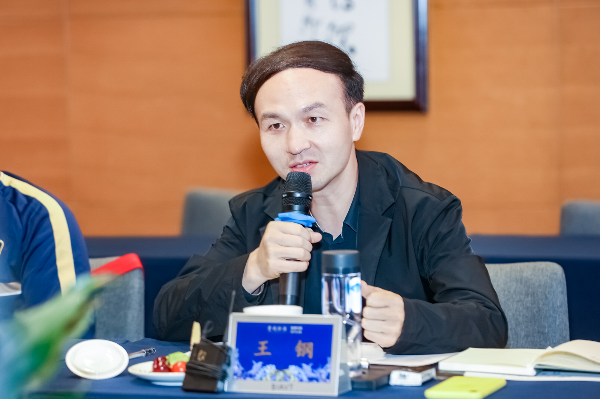耕植文化创品牌 贵州珍酒举办全国文学名家珍酒行暨第二届文化论坛_央广网
