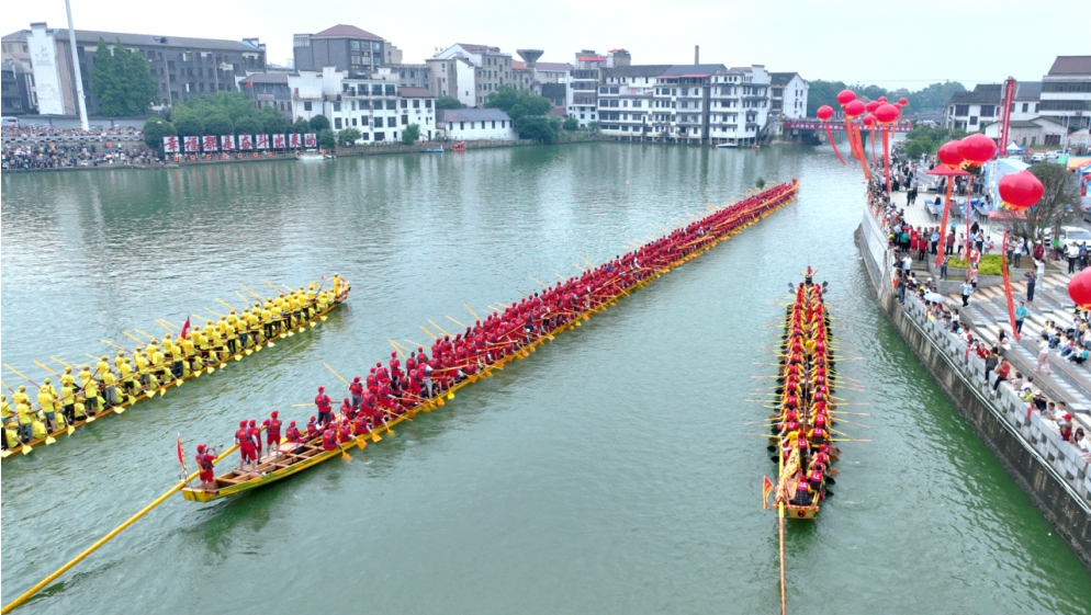 “百米龙舟”成功挑战吉尼斯世界纪录