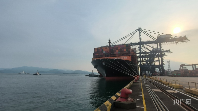 全国首次！深圳同时为两艘船舶加注LNG
