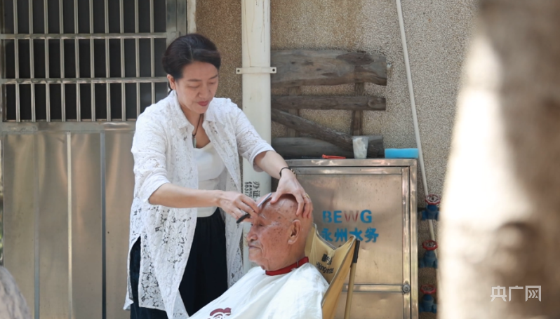 36年坚守初心 湖南永州这家平价理发店用服务汇聚爱心