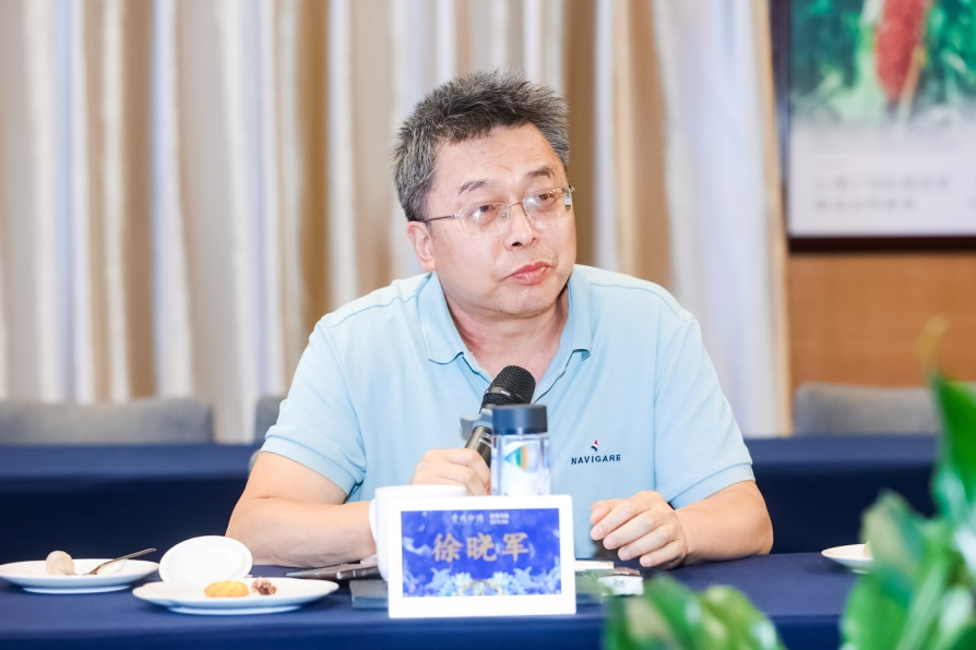 贵州省书法家协会副主席,贵阳市书法家协会主席朱俊首表示,酒和艺术是