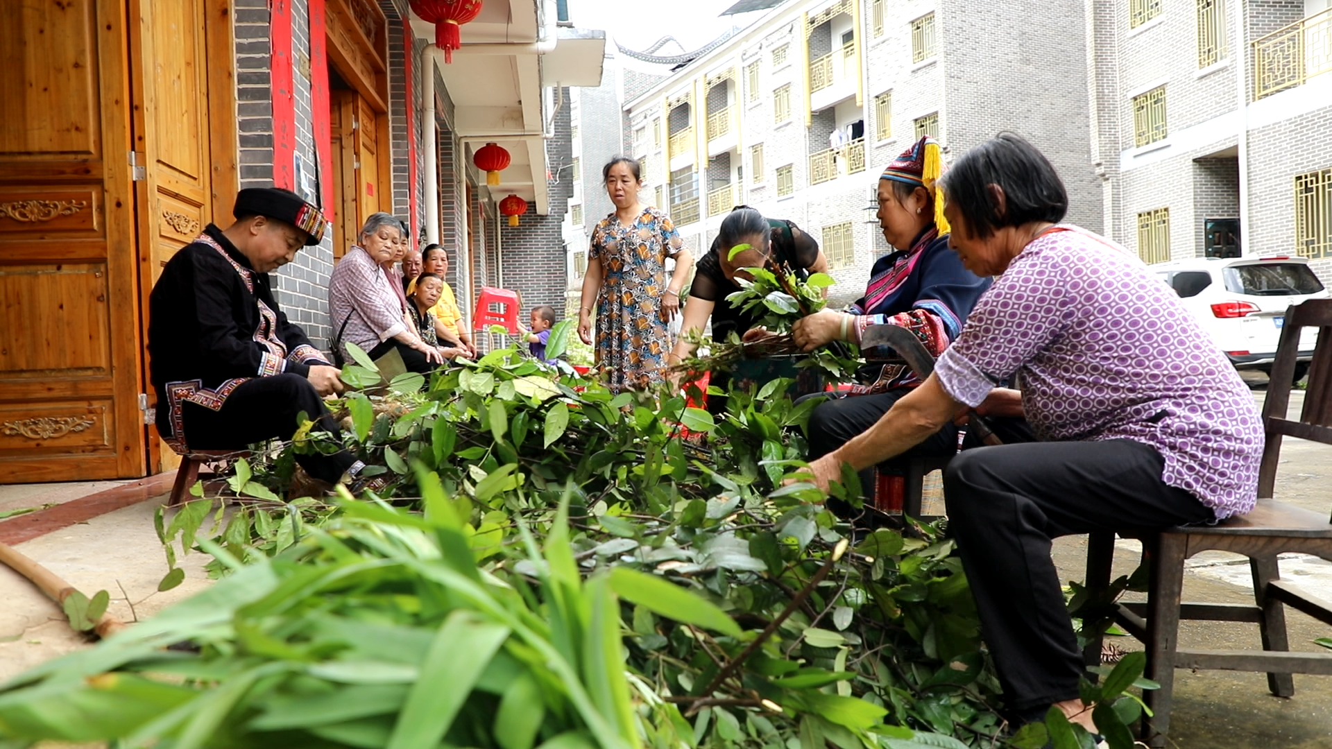 湖南江华:端午瑶家"采风药" 泡瑶浴