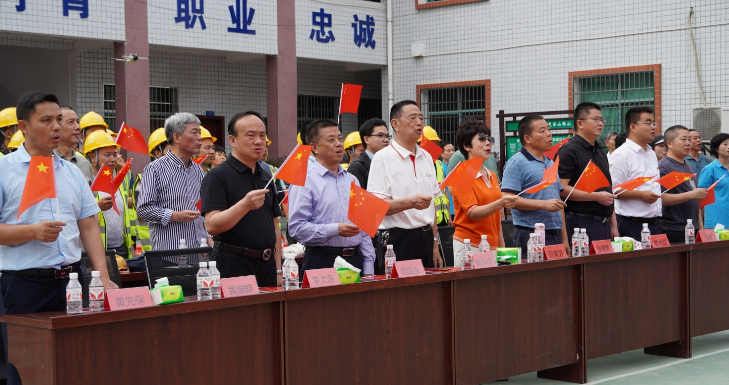 湖南益阳:致敬一线建设者,这场慰问演出"燃"动全场