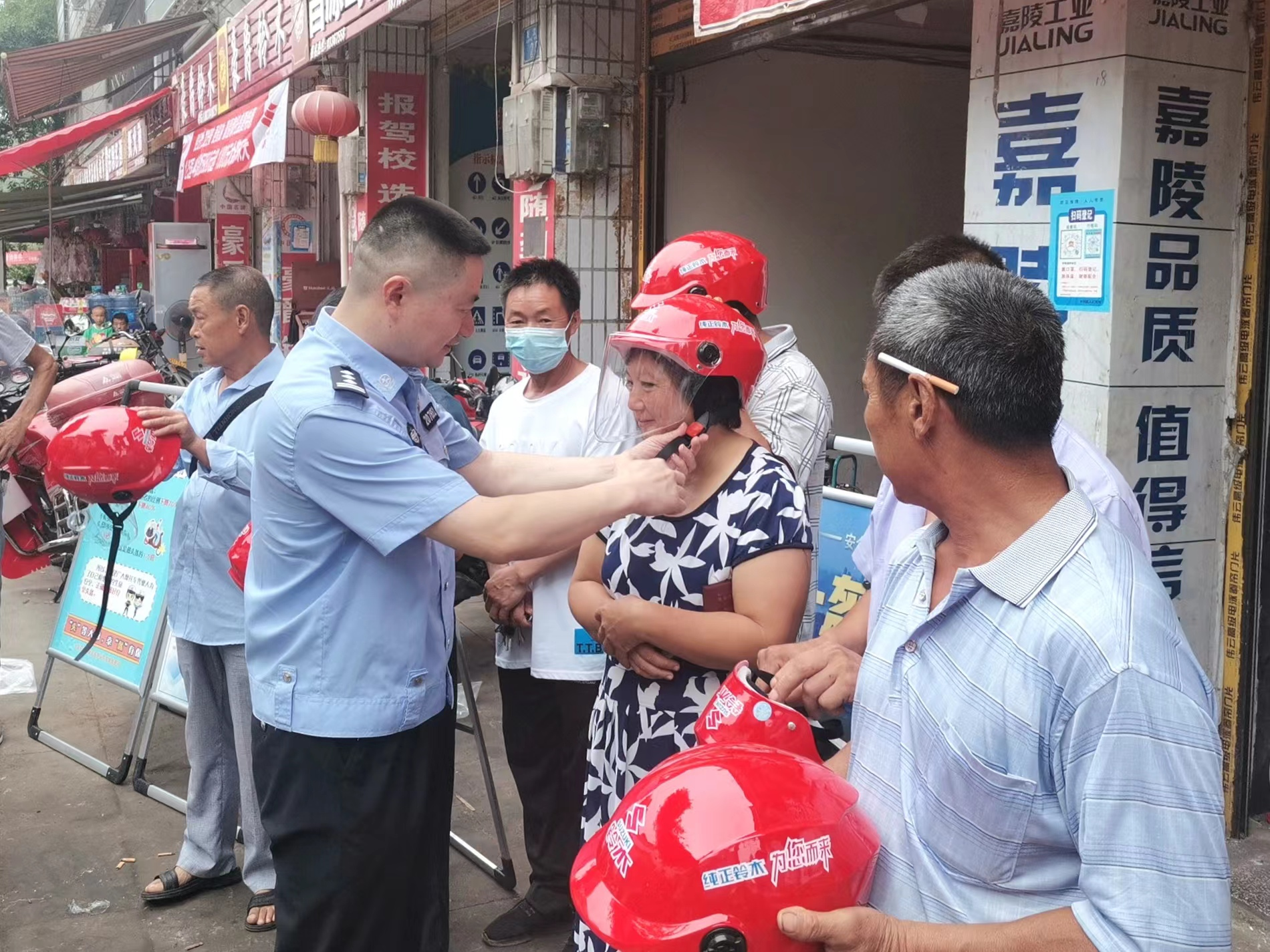 夜间就餐停车不贴单?大足警方惠民强企有新招