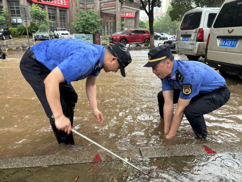 博鱼体育以“迅”防“汛” 南昌抢险排涝护平安(图6)