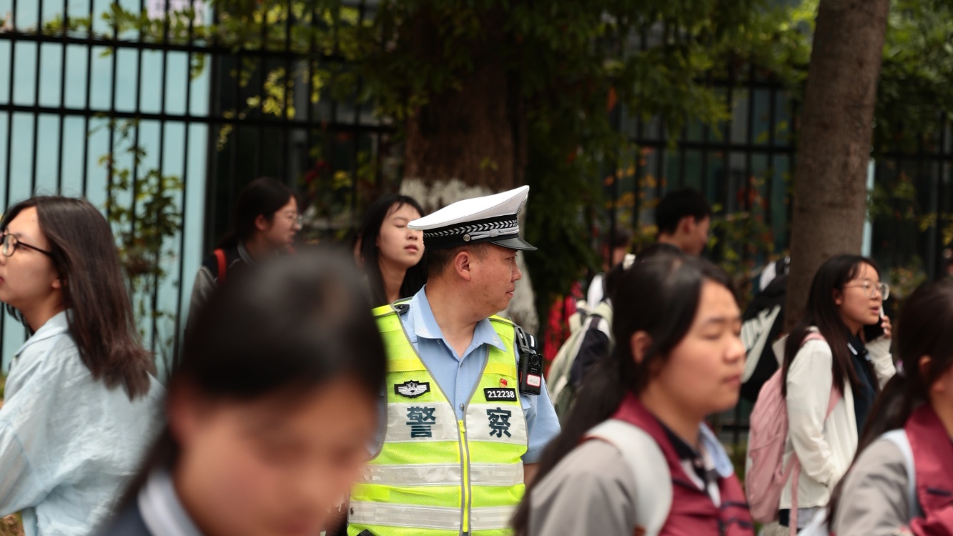 渝警之星 | 韦继先:"平安"警"相随的忙"路"人生